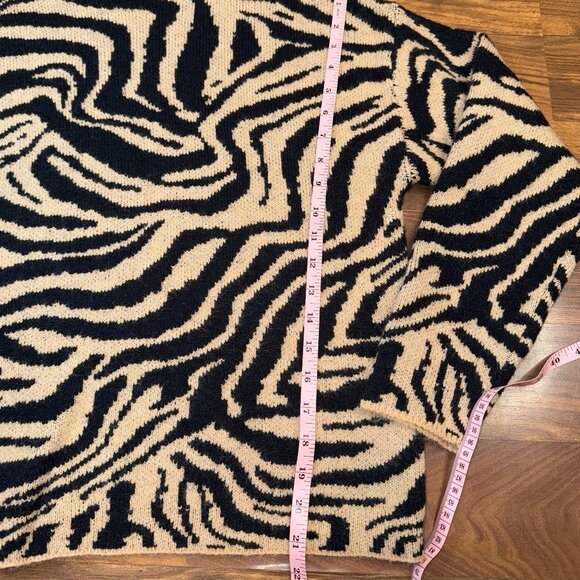 Forever 21 Zebra Print Sweater – Cozy, Chic, Women’s M, Like New - Picture 7 of 8